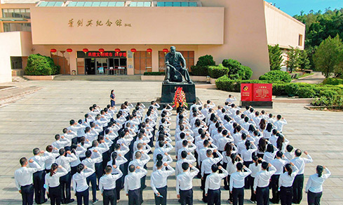 �������������м�ʹ����  <br>������֯��չ����һ�����⵳���˶�